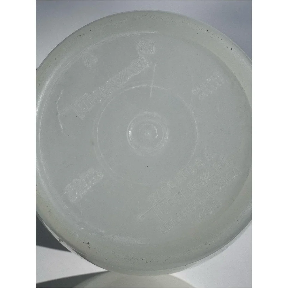 Tupperware Refrigerator Bowls (4) Lids (2) Aqua Blue White Cereal Ice Cream